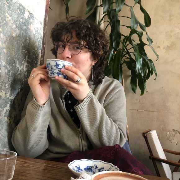 Meet your Posher, Sarah - Picture 1 of 2